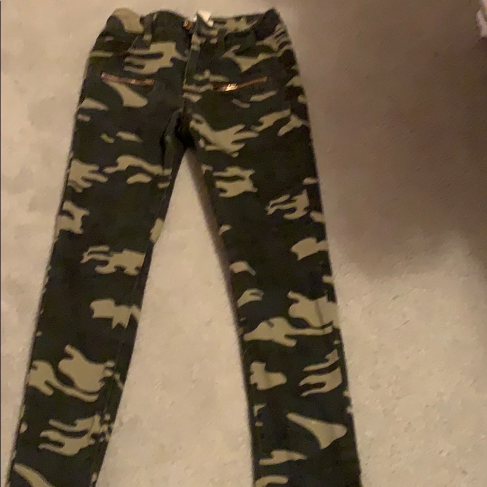 Forever 21 girls 7/8 camo pants